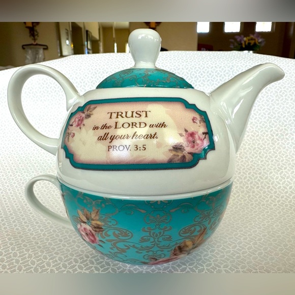 Personal tea pot with cup and saucer - Picture 2 of 11